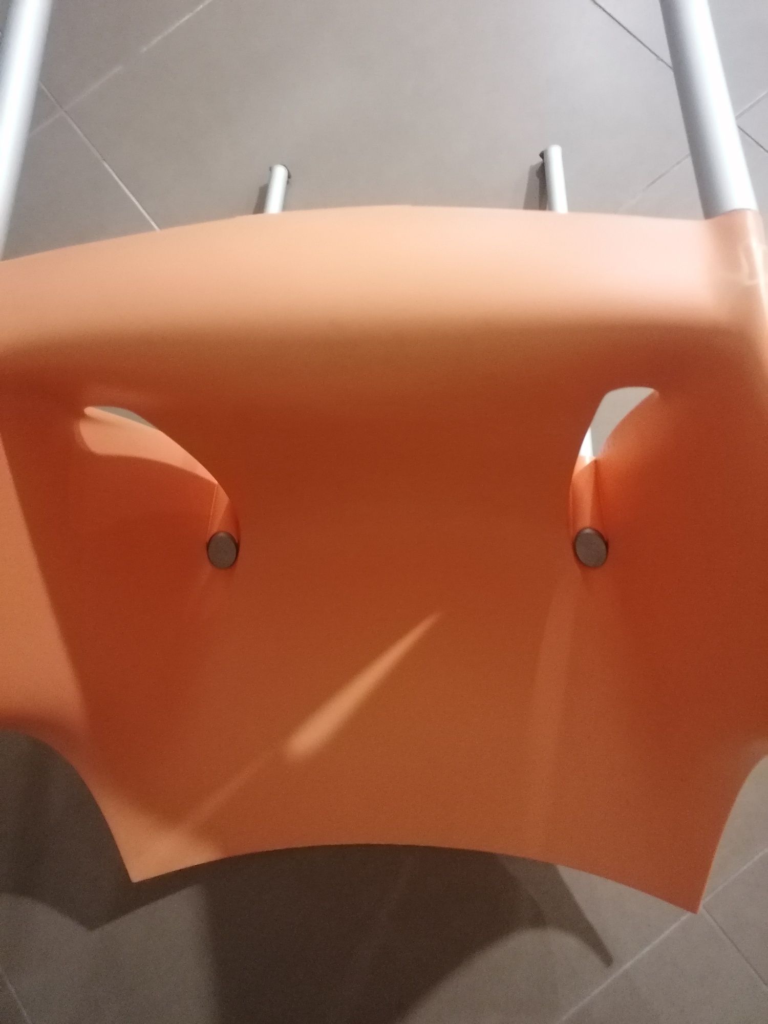 Cadeira design Philippe Starck cor de cenoura