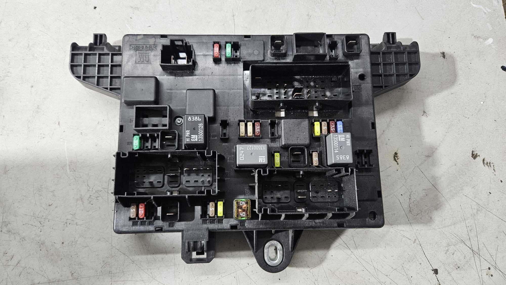 Skrzynka rec bsi bezpieczników moduł puszka opel astra j IV 4 QQ pin