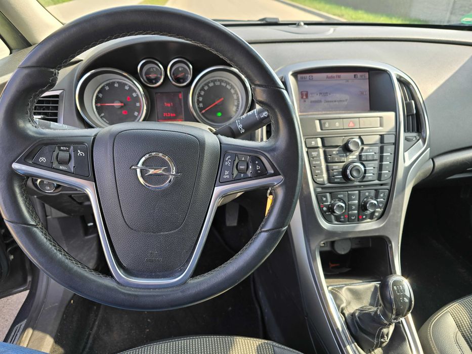 Opel Astra J Cosmo hatchbeck FlexFlix bagażnik rowerowy xenon klima