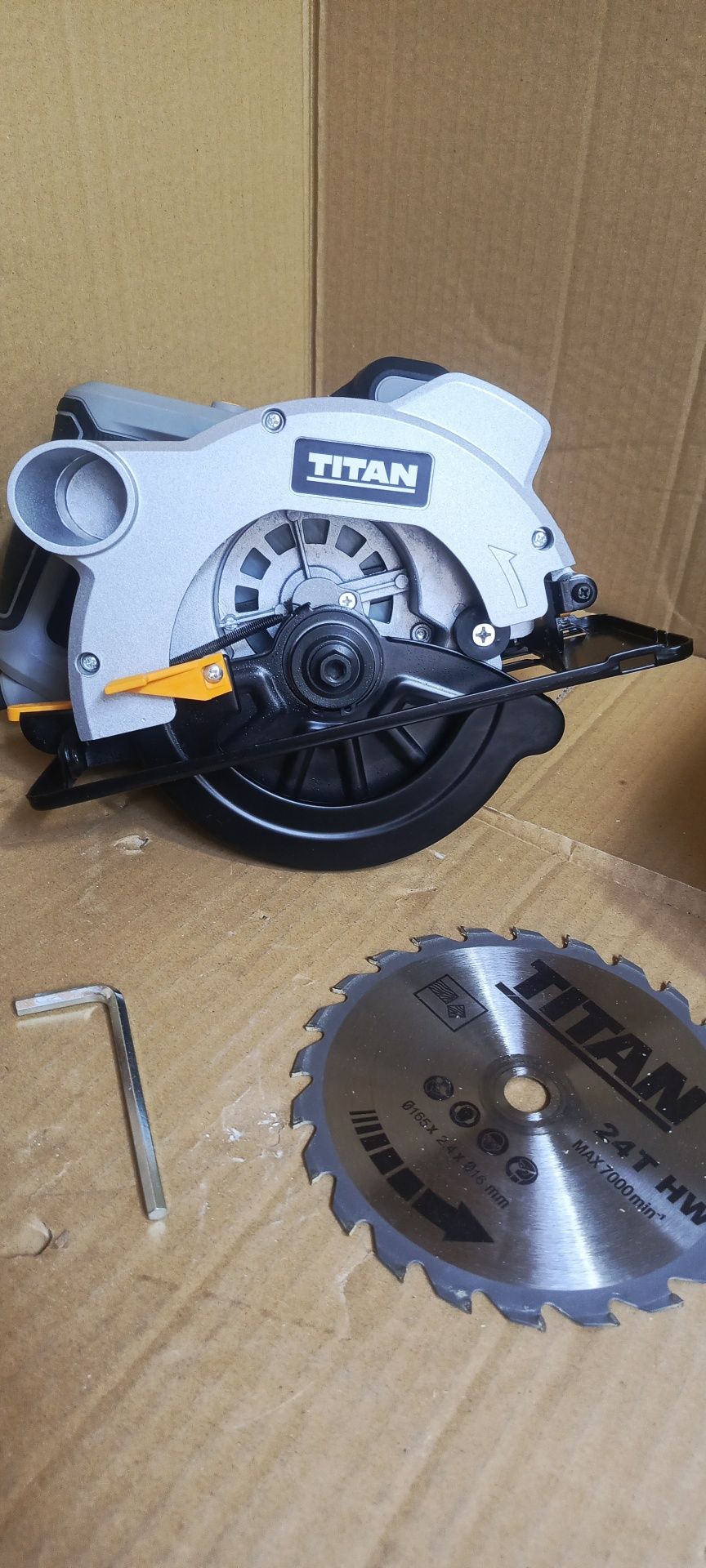 Pilarka tarczowa titan ttb911csw. 190mm 1500w piła ręczna