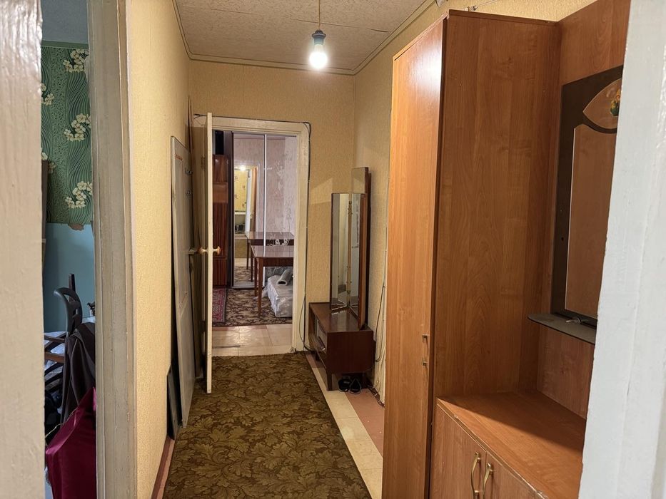 Продам чешку 2к квартиру на Кирова 54 кв м