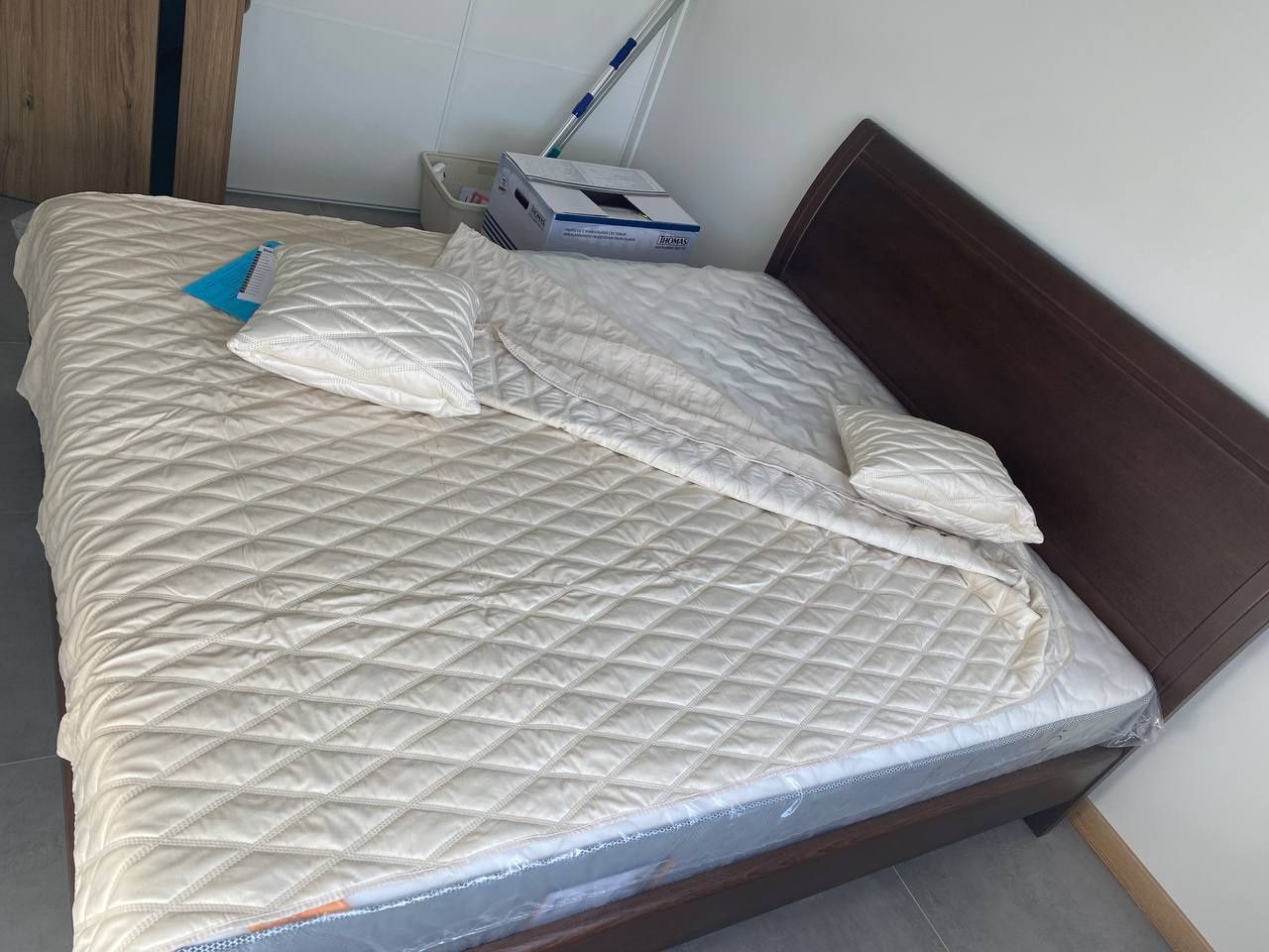 Ліжко дерев'яне Munger Premium Hella