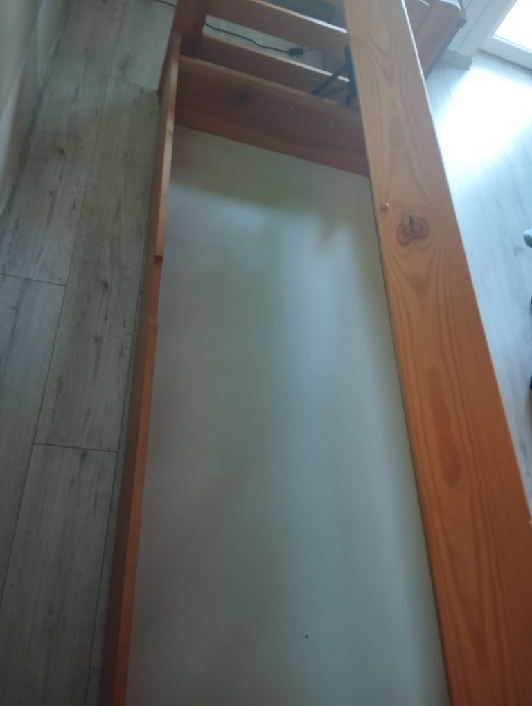 Łóżko jednoosobowe