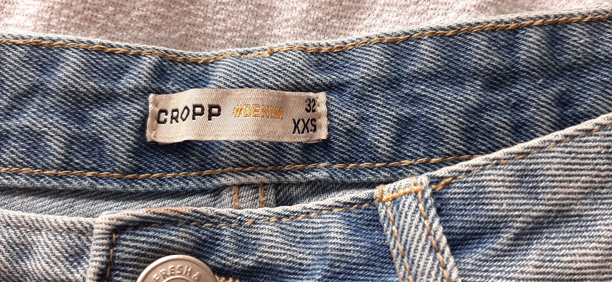 Krótkie spodenki jeansowe