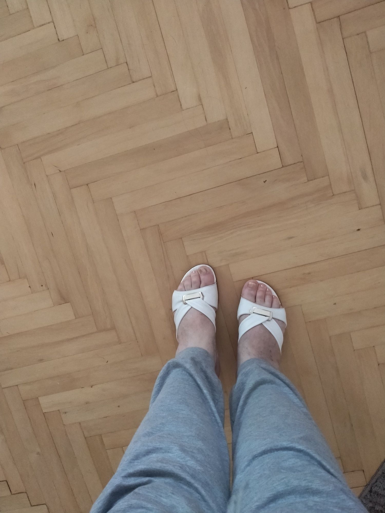 Klapki ze skóry naturalnej rozm. 39