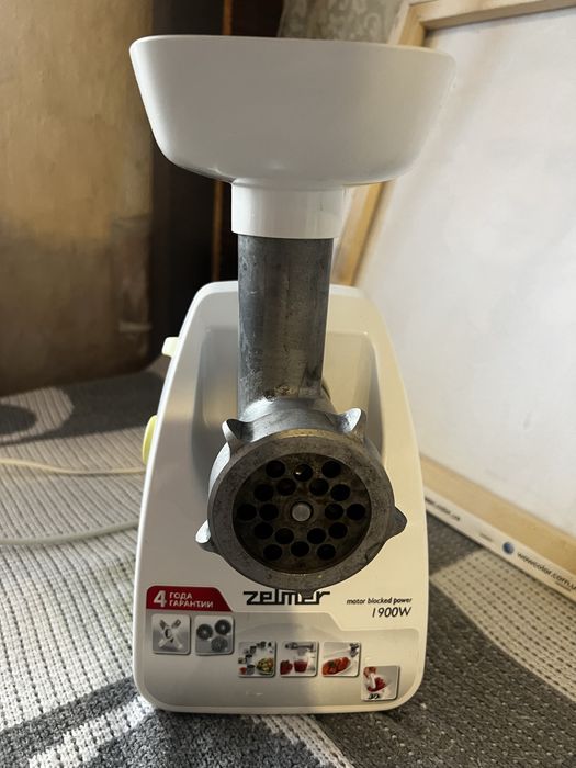 Електрична мясорубка zelmer
