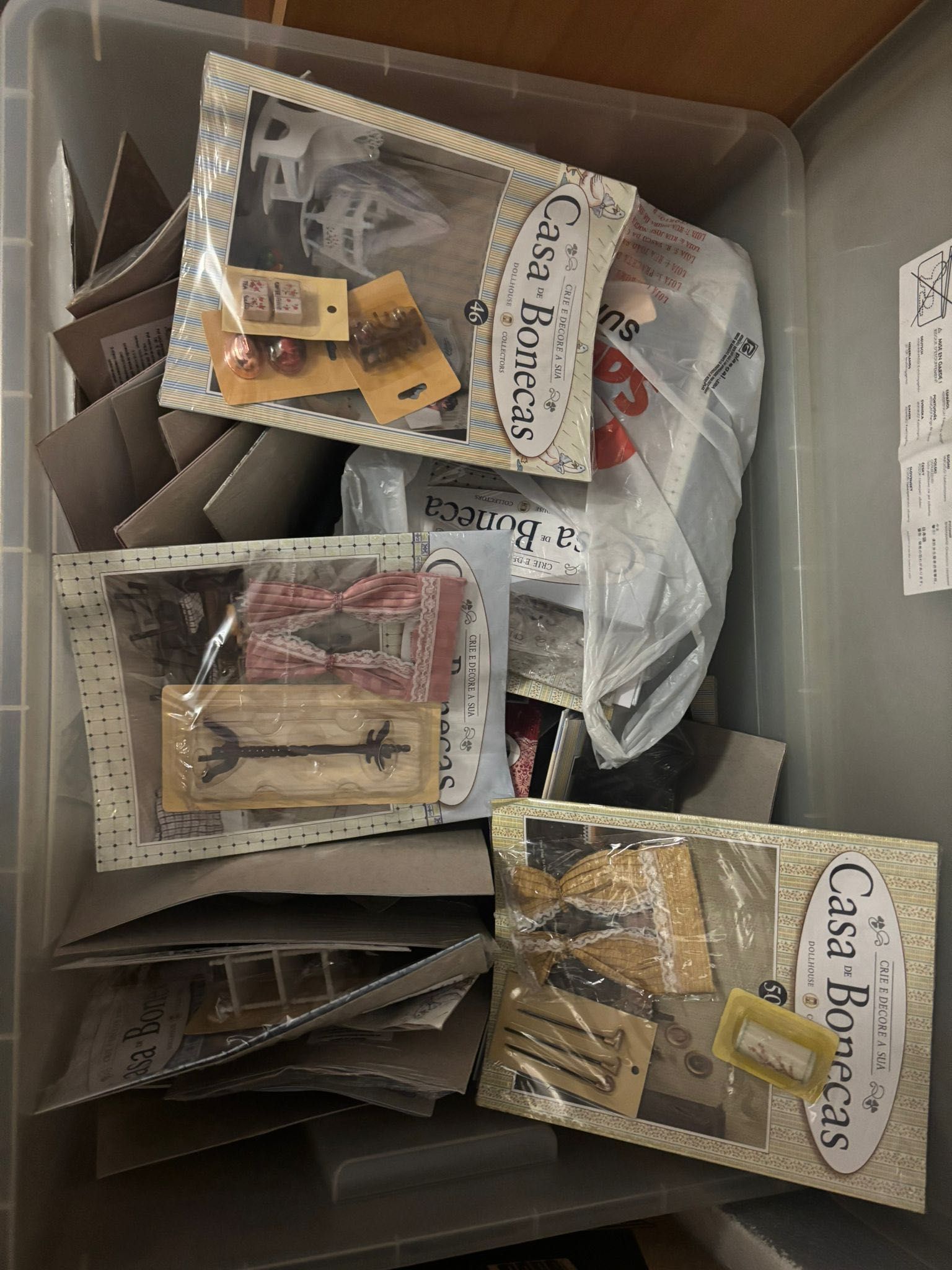 Casa das bonecas e acessórios - ainda na caixa
