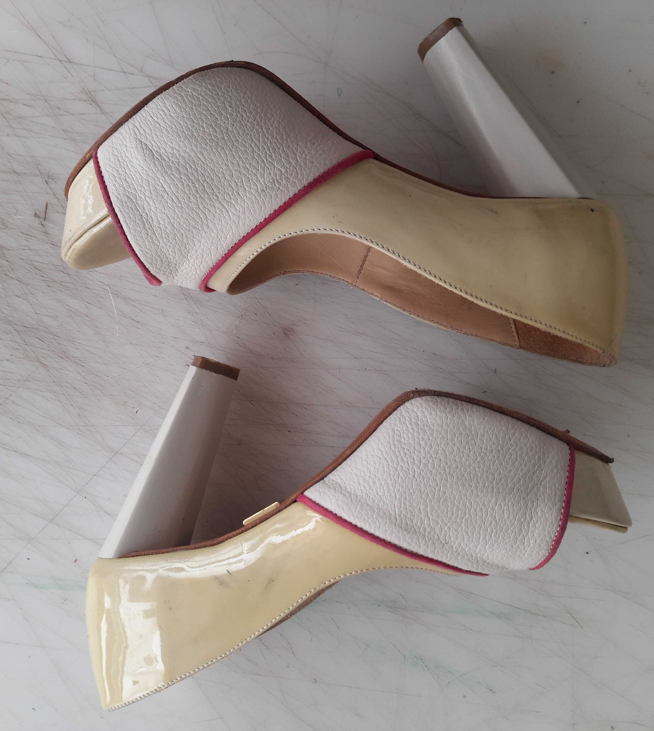Sapatos salto alto, senhora