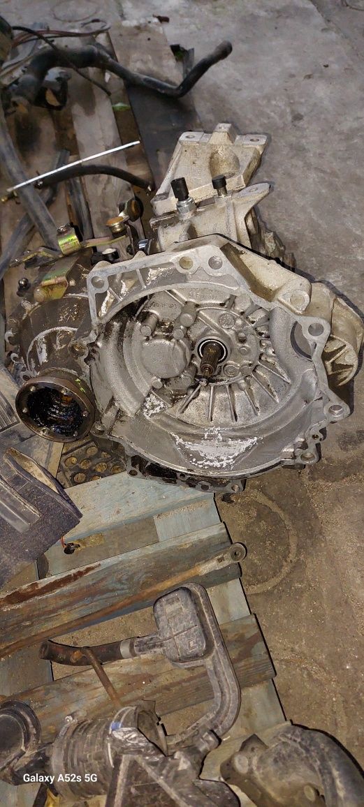 Motor VolksWagen Golf lV 1.6i gasolina boa mecânica tenho mais materia