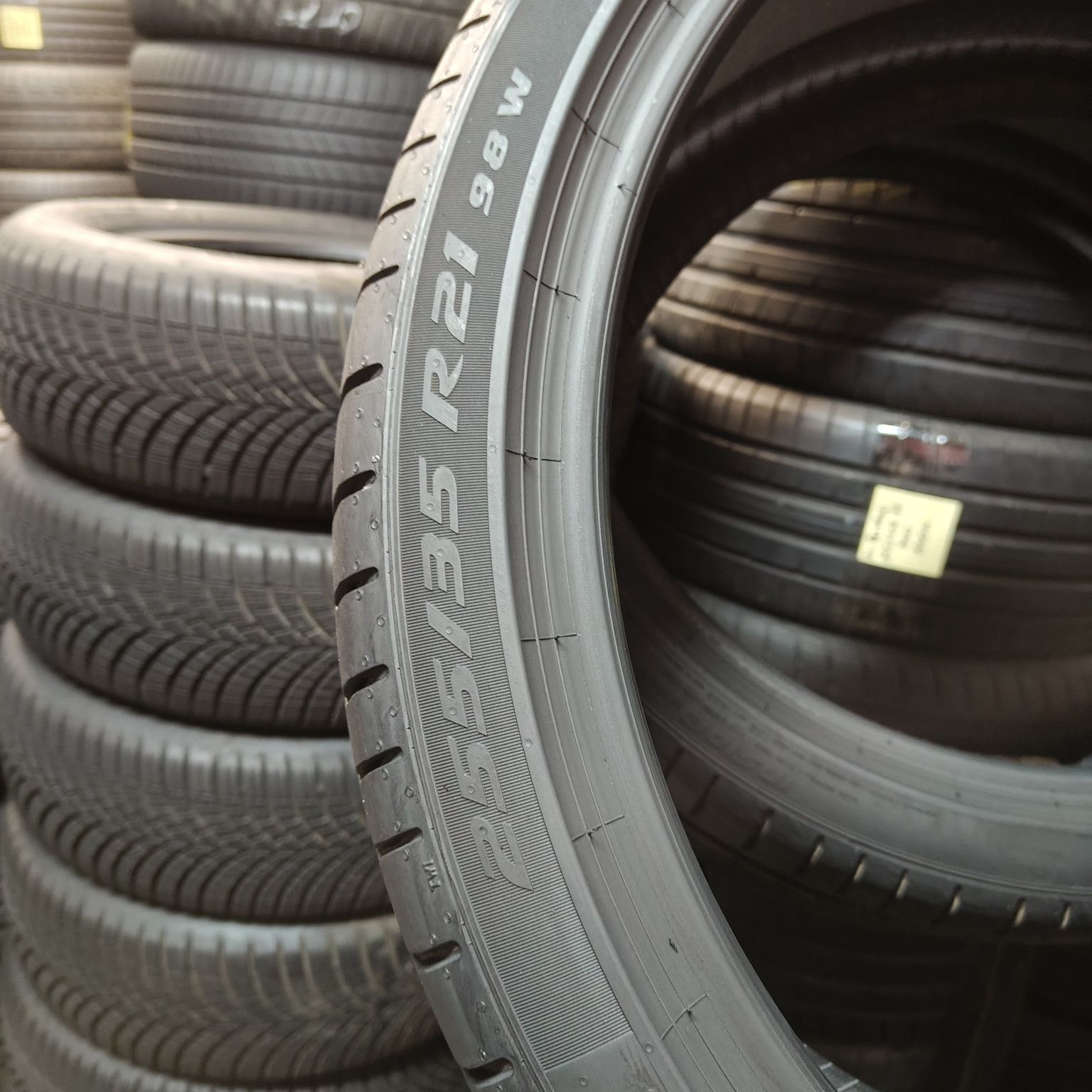 255/35/21 XL Sprzedam parę opon letnich Pirelli P Zero
