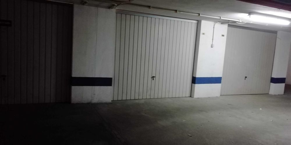 Arrenda-se  garagem Box