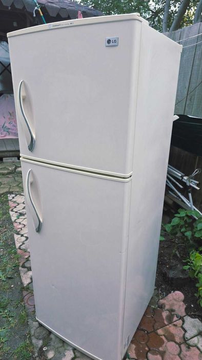 Холодильник LG. 2-х камерный рабочий. б\у.
