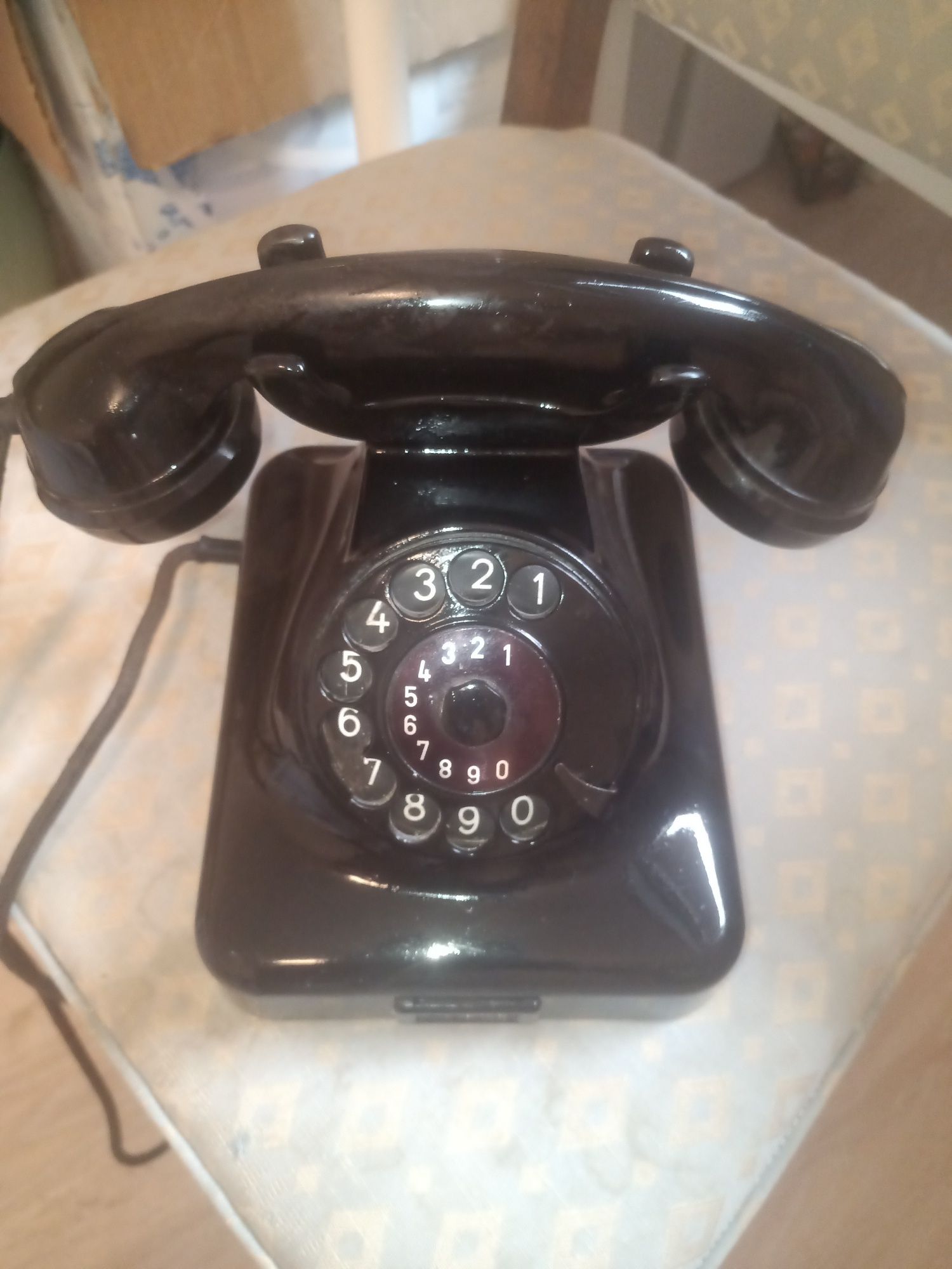 Stary telefon tarczowy