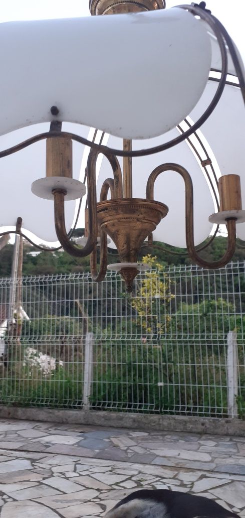 Candeeiro acrílico com 3 lâmpadas