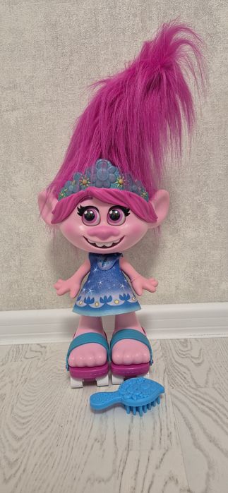 Інтерактивна Троль Трояндочка на роликахTrolls Poppy Hasbro