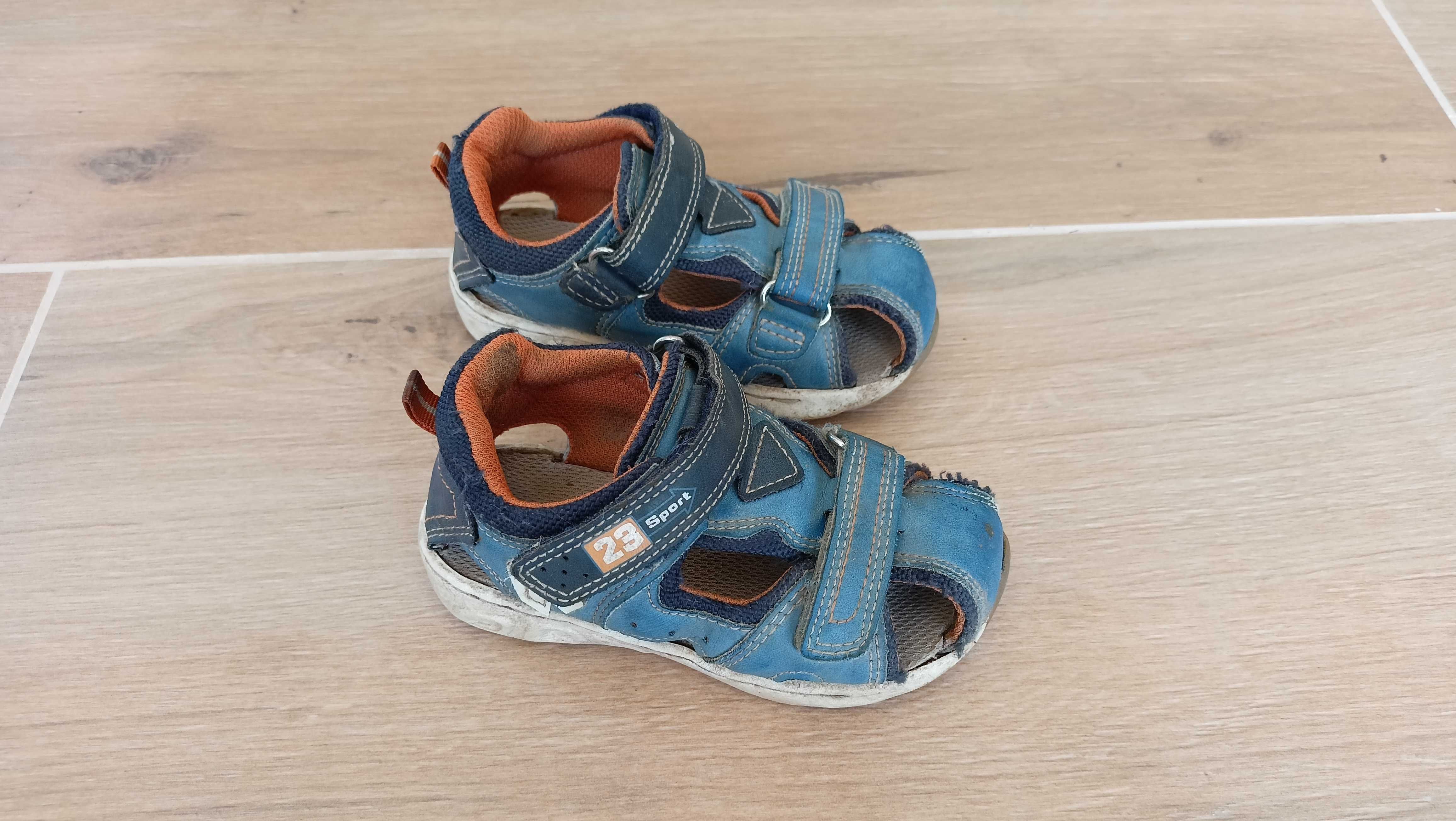 Sandałki dla chłopca 22