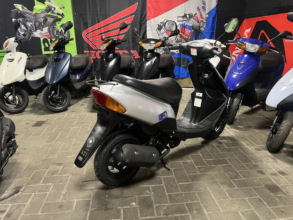 скутер suzuki стан дуже гарний без пробігу по украні з контейнеру