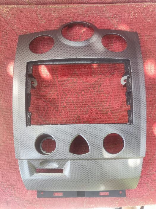 Центральна накладка торпедо Меган 2