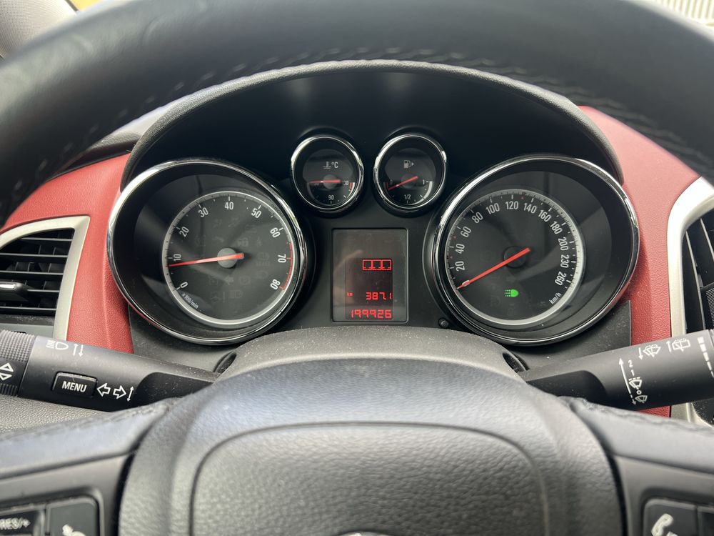Sprzedam Opel Astra J 1.4 benzyna z gazem 1 właściciel w PL