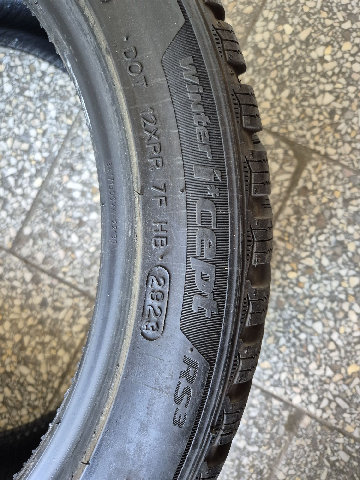 Opony zimowe hankook 2023 rok 225 45 r17 jak nowe