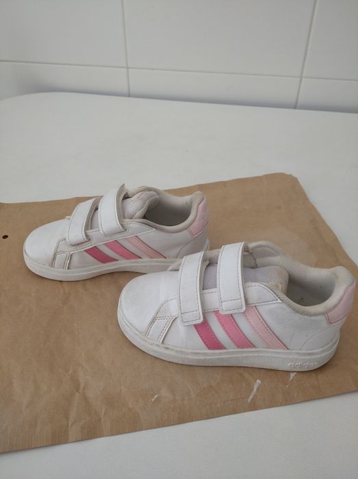 Sapatilhas Adidas tamanho 26