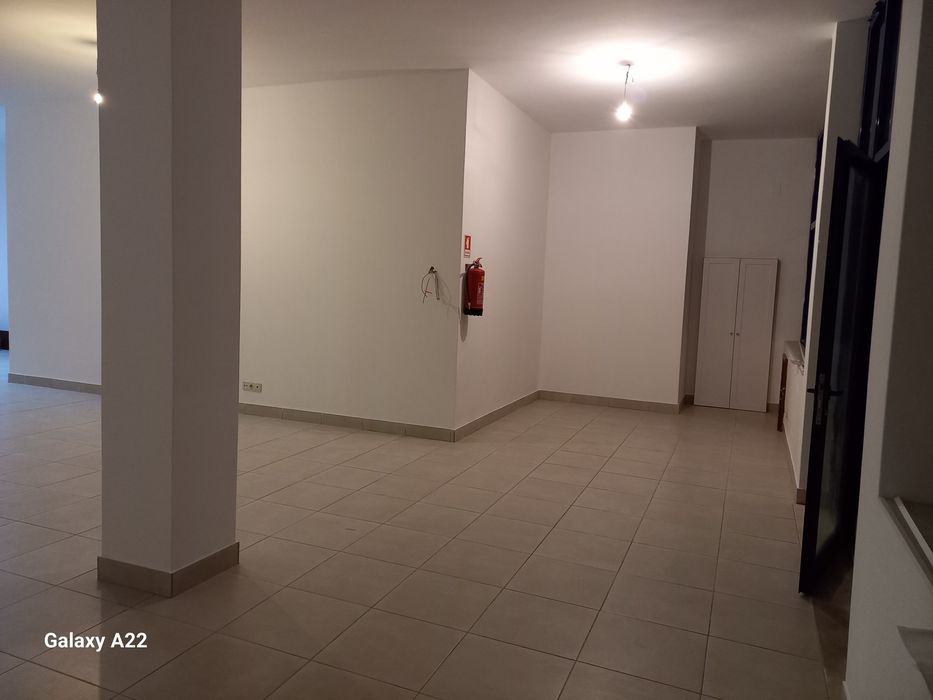 Arrendo Loja Edifício Venda Nova