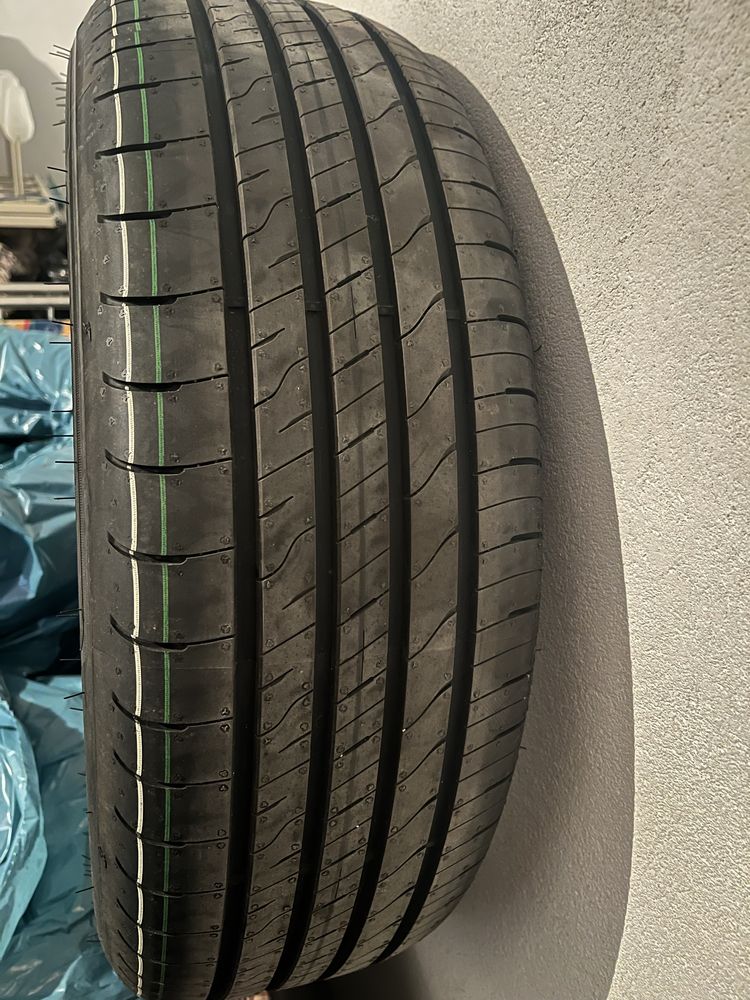 Nowe 215/60/R17 96H Goodyear EfficientGrip2 SUV