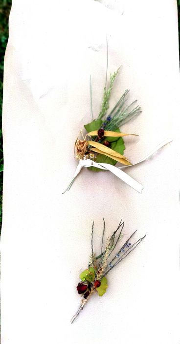 Komplet butonierek kolorowych