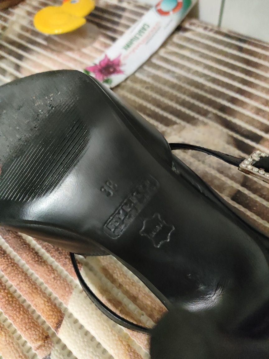 Sandały skórzane firmy Ryłko rozmiar 38
