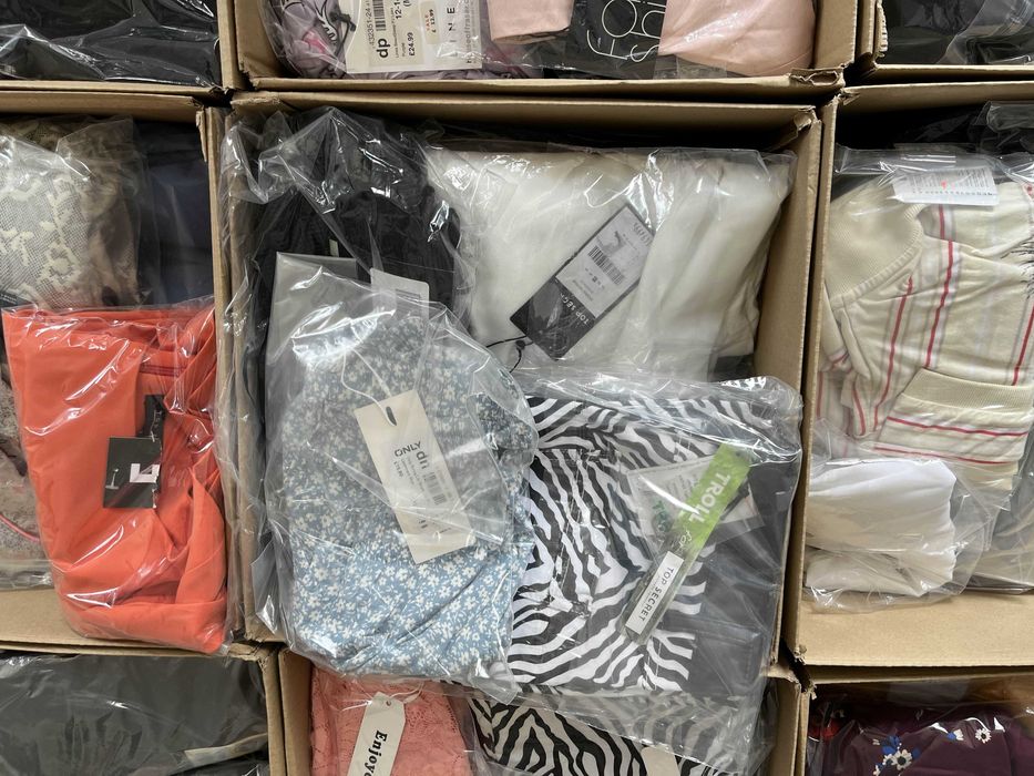 Box ubrań second hand 15 sztuk – mix kategorii i rozmiarów, zysk!!