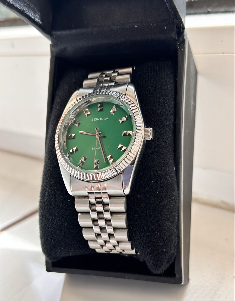 Годинник Sekonda
