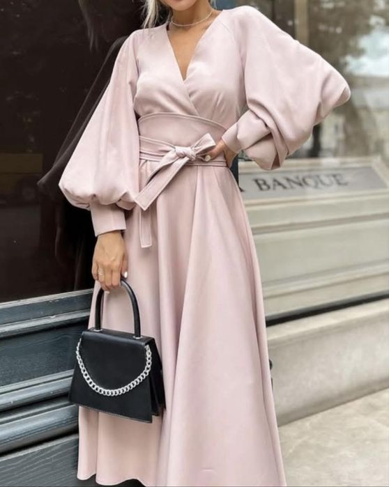 Вечірня сукня міді