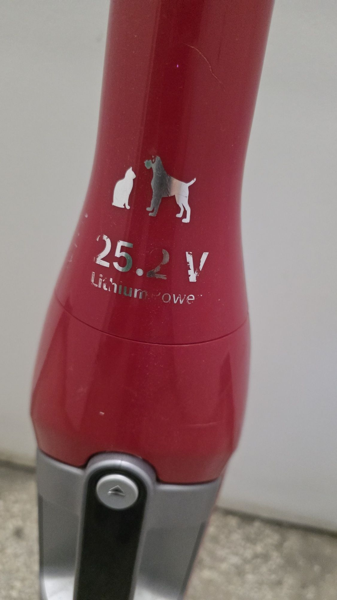 Odkurzacz bezprzewodowy pionowy Bosch, czerwony