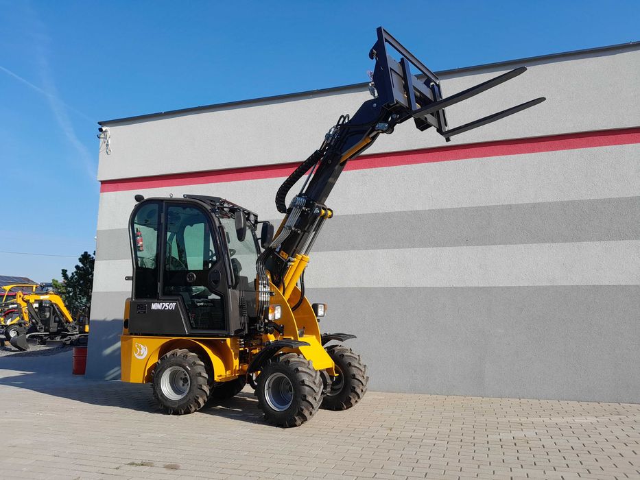 Ładowarka teleskopowa WOLF MINI 750 T / Szerokość 130 cm / PERKINS