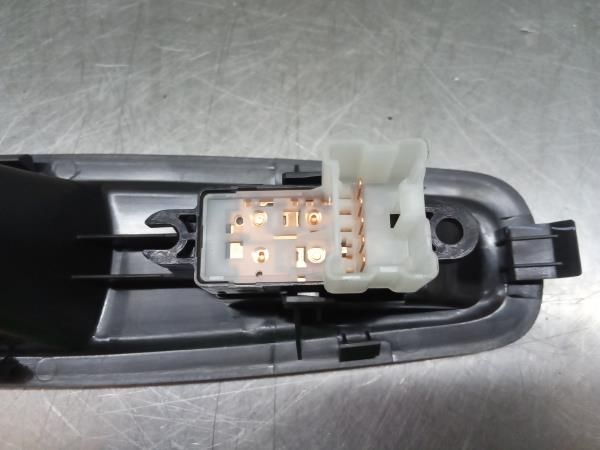 Comando / botão / interruptor vidros trás direito RENAULT Kadjar (HA_,