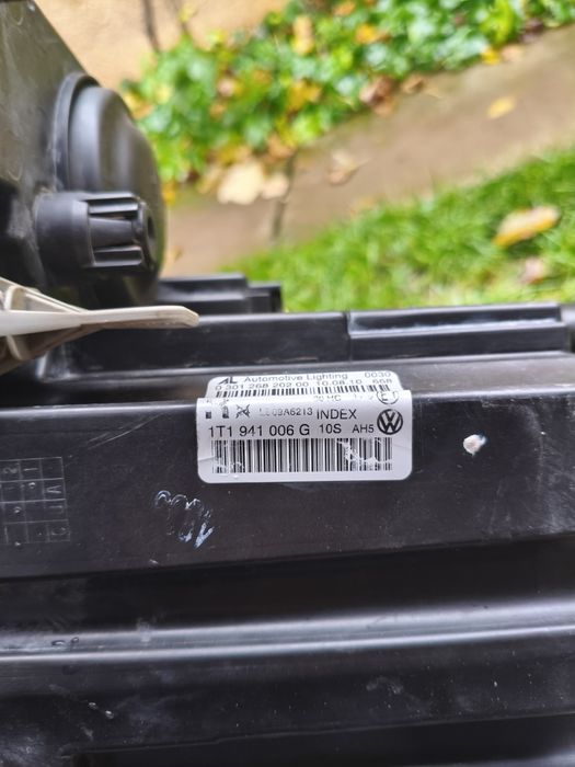 Продам оригінальну права фару VW Touran 2010-2015р