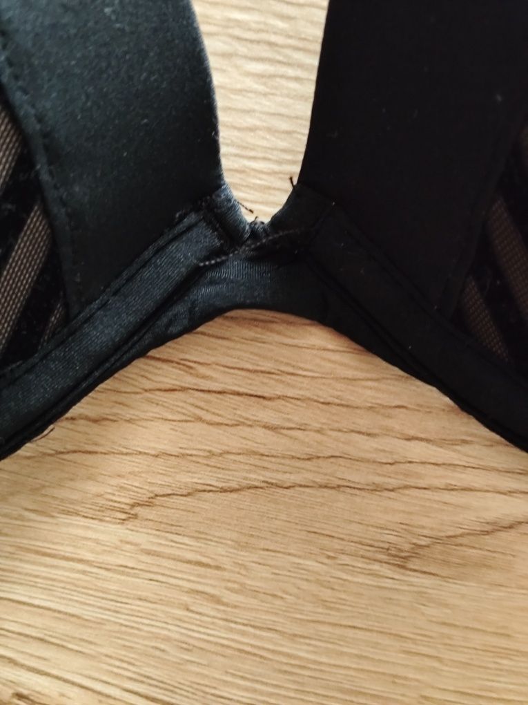 Biustonosz, stanik Push Up Hunkemöller; roz. 70C/32C