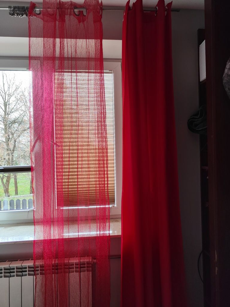 Piękne zasłony czerwone