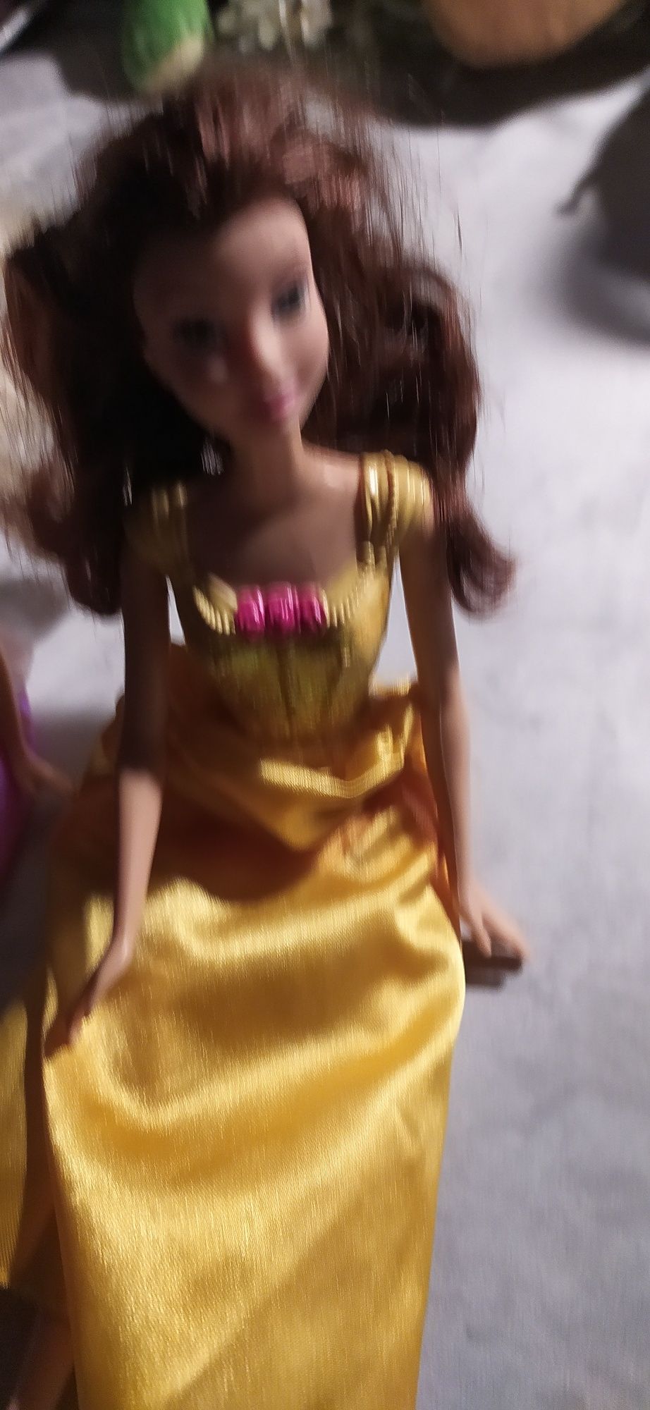 Jak nowa lalka Bella z filmu Disneya Piękna i Bestia.