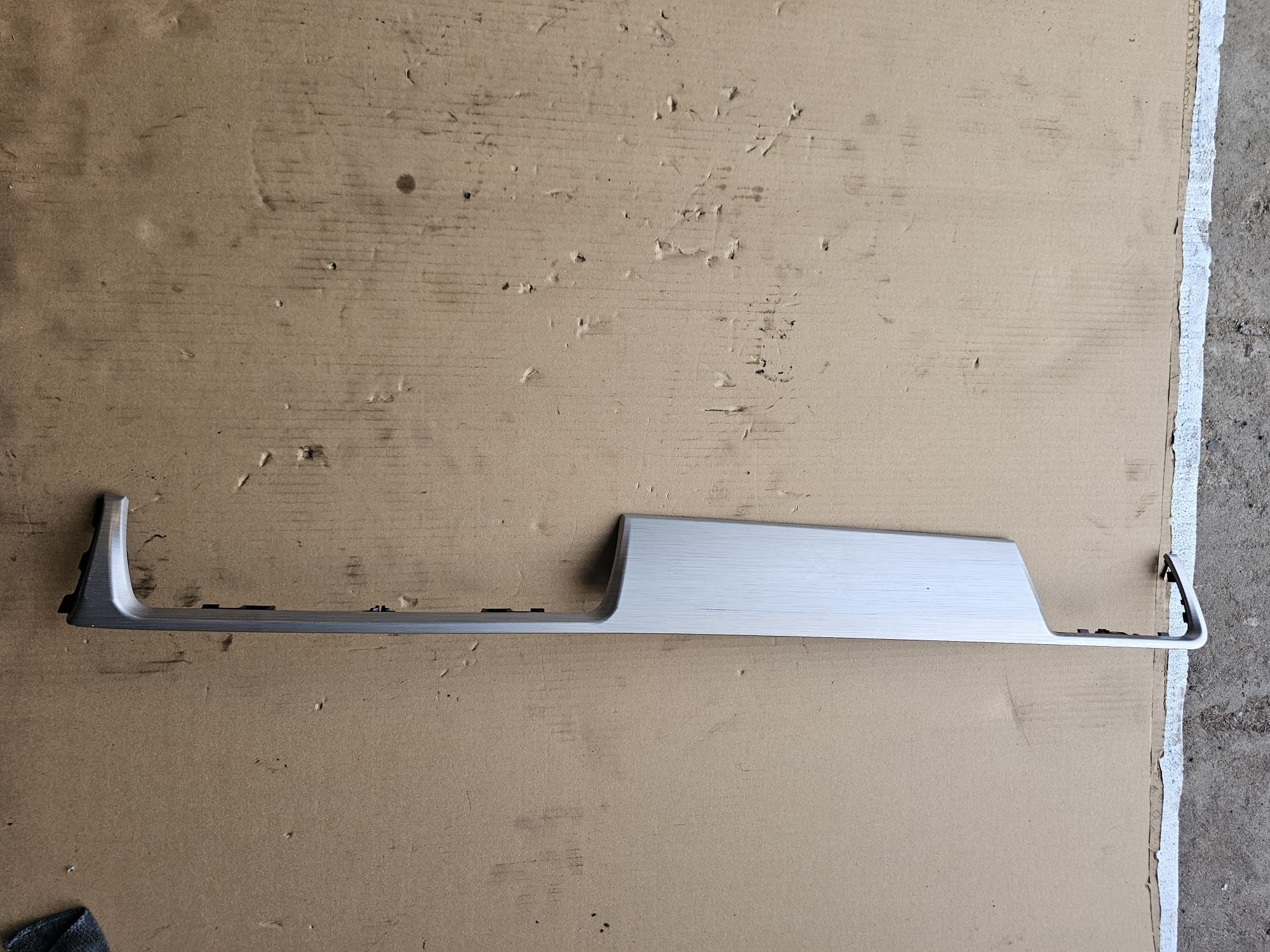 Listwa dekor deski skoda rapid szczotkowane aluminium