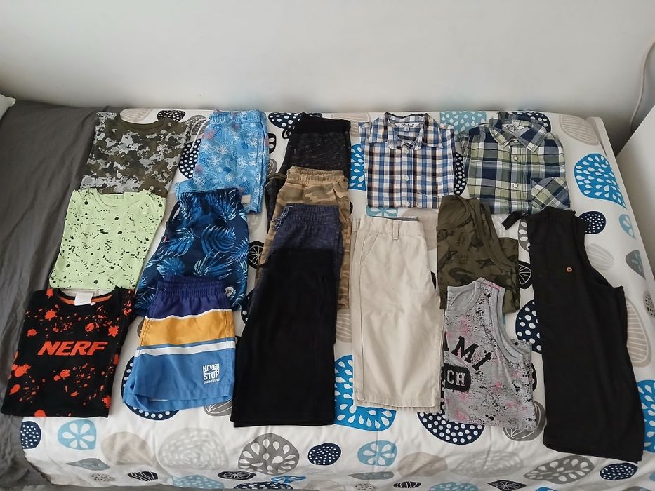 16 pecas de roupa T-shirt e calcoes 8/9 anos