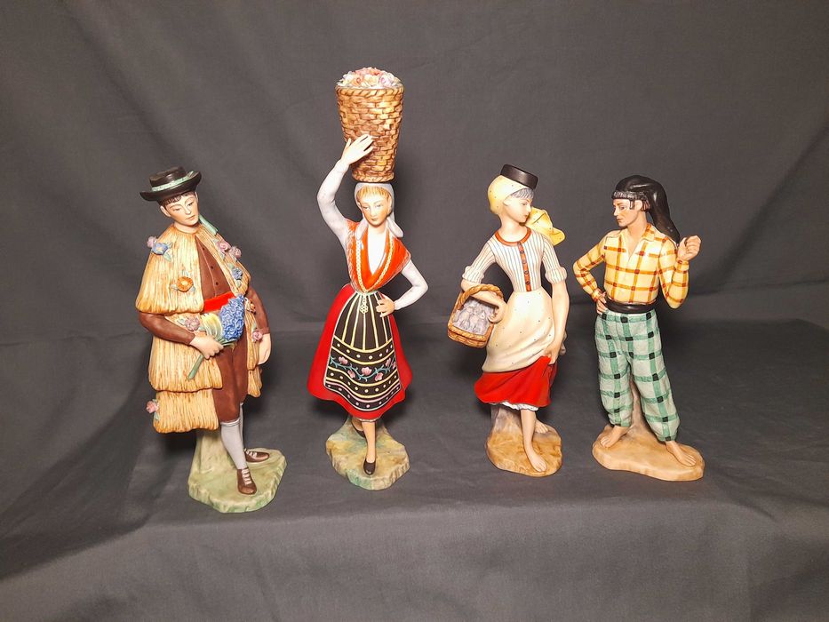 Figuras Trajes Regionais Vista Alegre - pintados à mão
