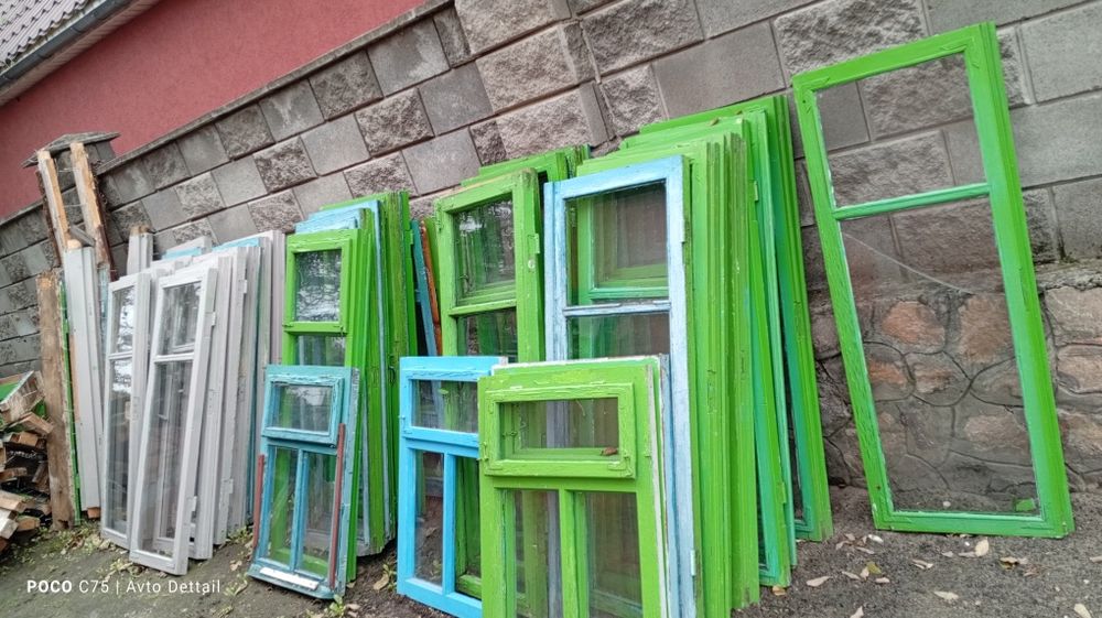 Продам старі вікна з рамами вікно