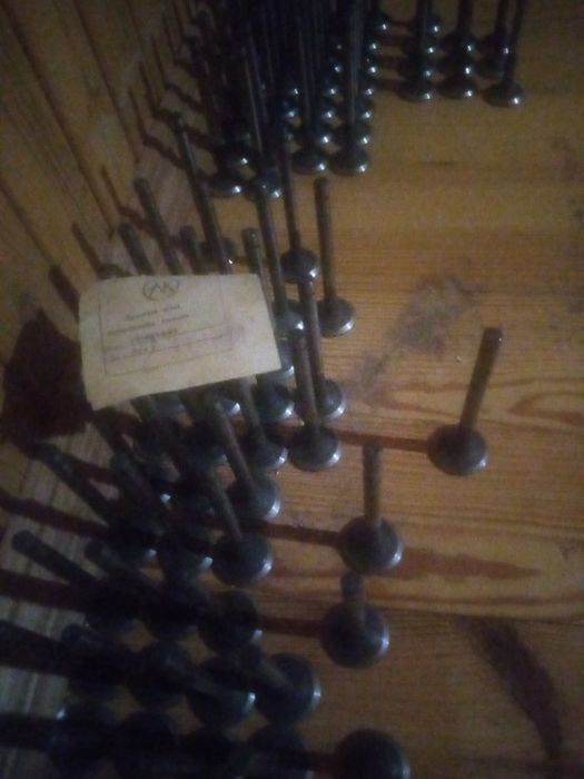 Клапана Ваз 2101-2107 нові впуск й випуск кт 8штук