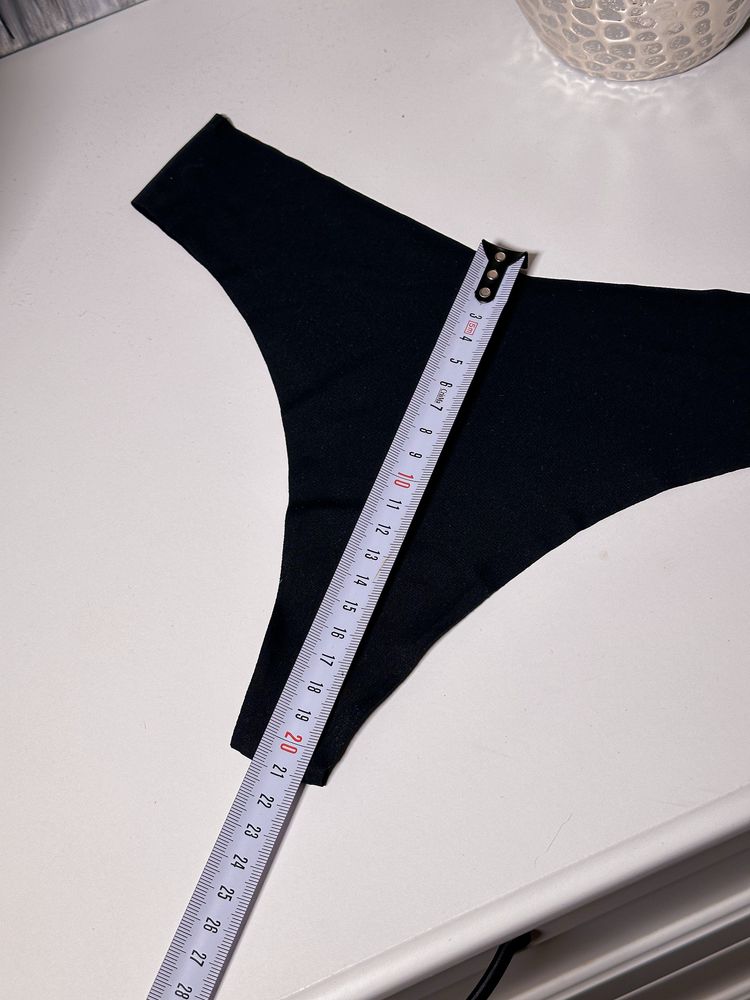 Majtki bezszwowe stringi M czarne nowe niewidoczne