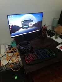 Gaming PC, monitor, teclado