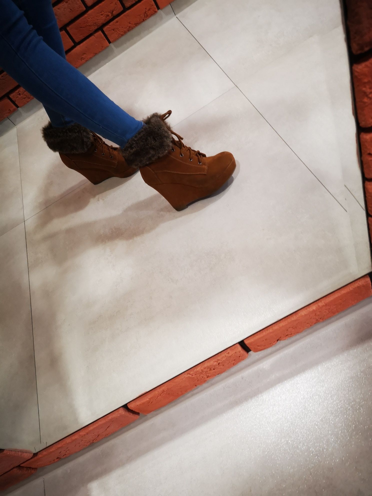 Buty na koturnie