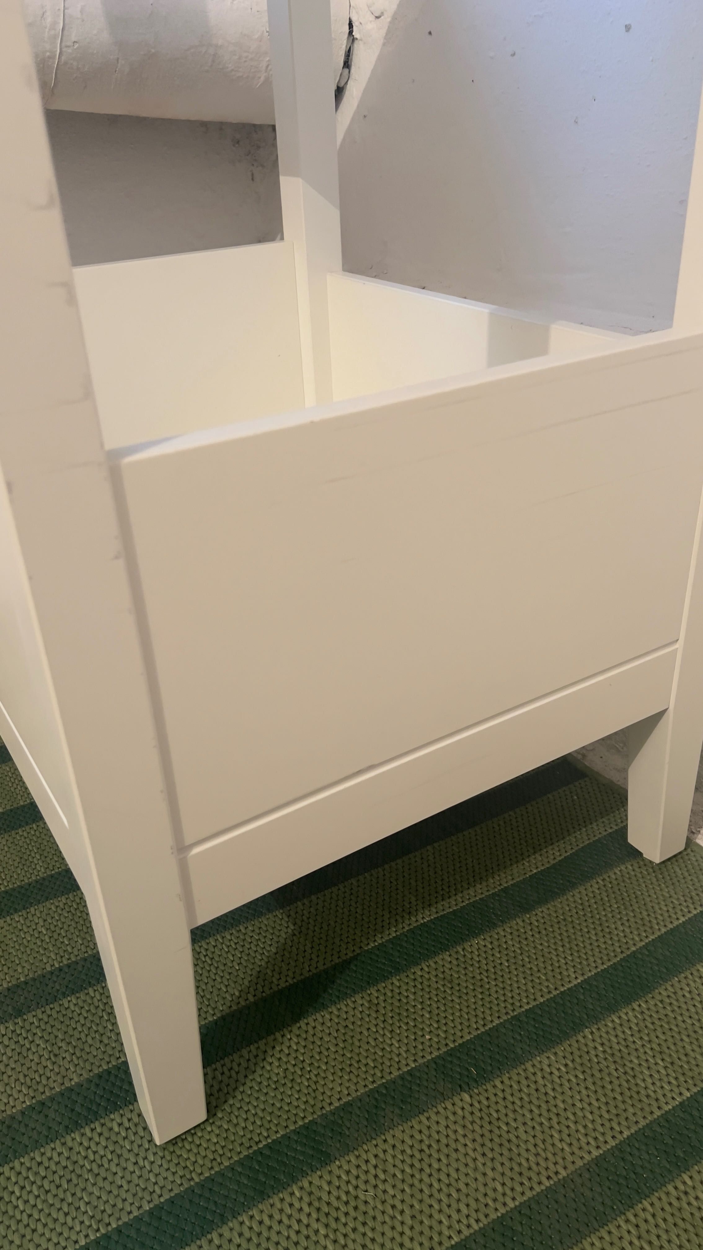Szafa Ikea Idanas otwarta szafka biała wieszak