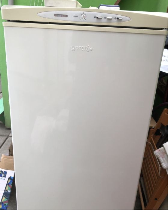 Морозильна камера Gorenia F6243W