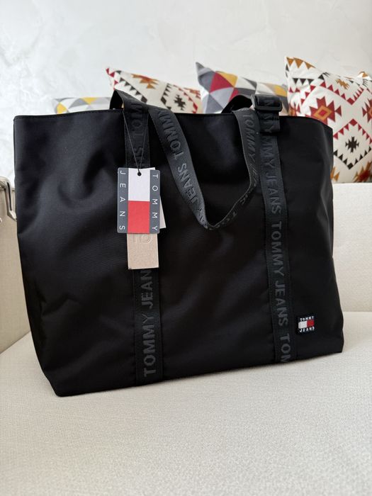 Сумка-шопер TOMMY JEANS • велика, регульовані ручки
